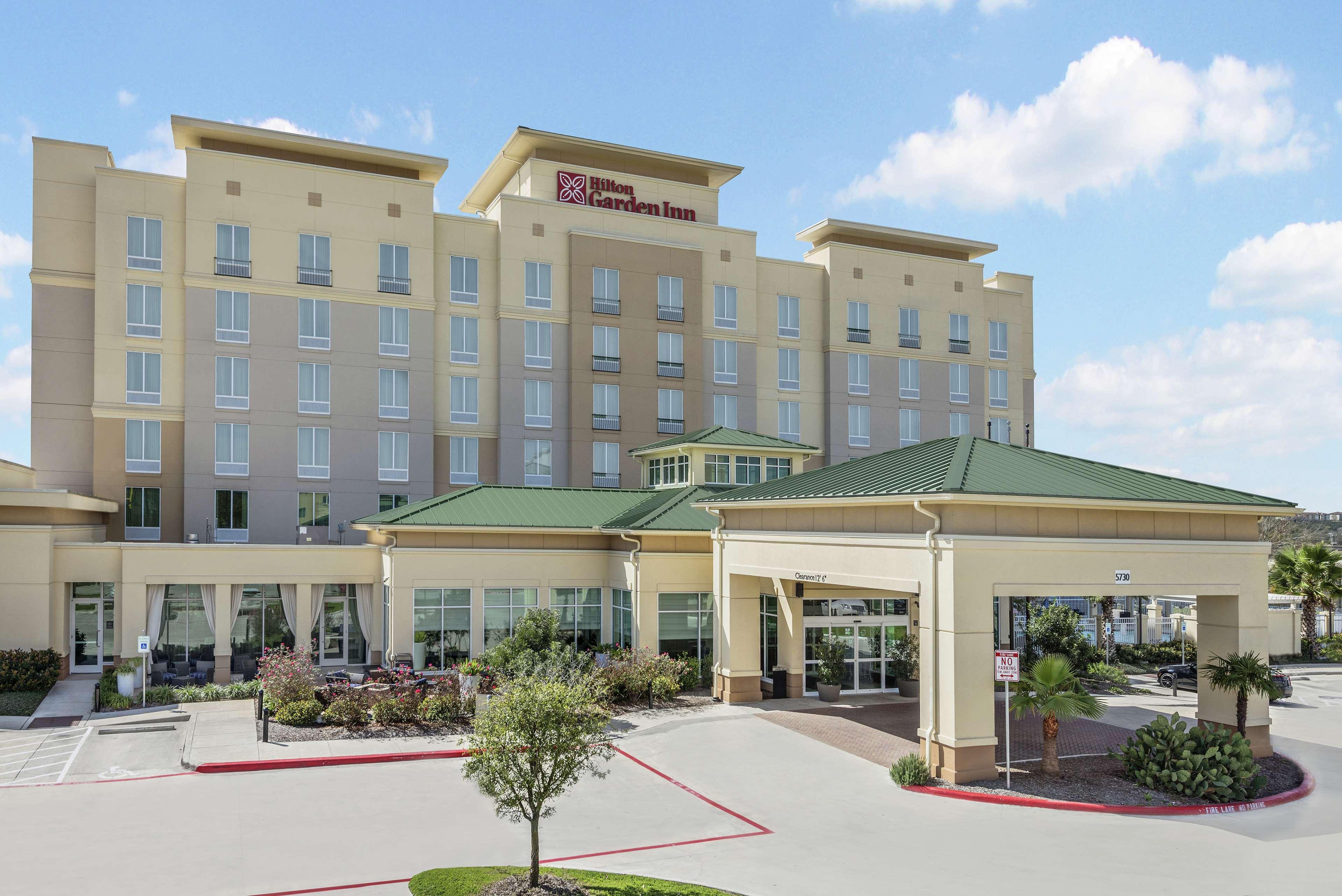 Hilton Garden Inn San Antonio/Rim Pass Drive Exterior foto