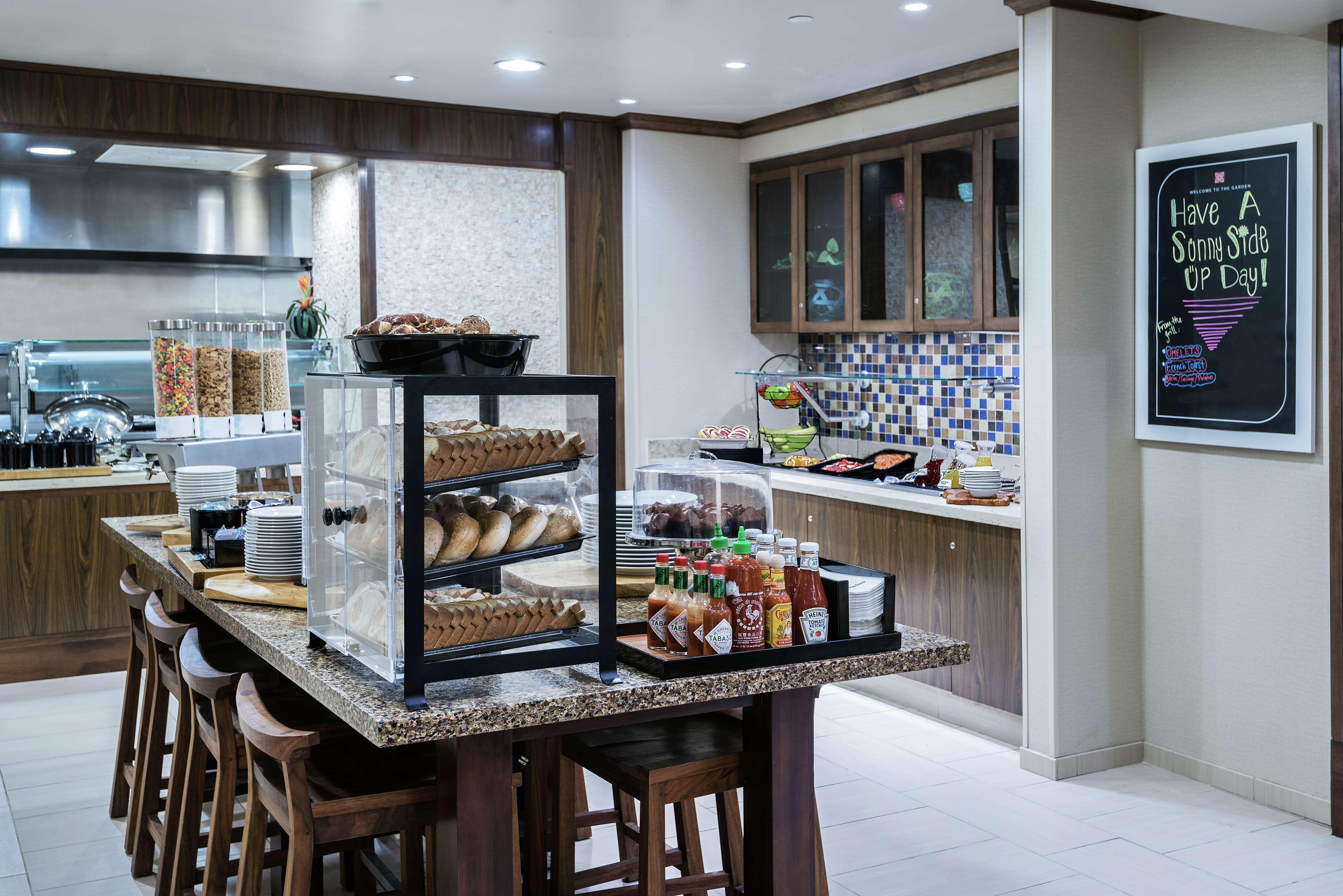 Hilton Garden Inn San Antonio/Rim Pass Drive Exterior foto